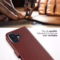 Selencia Étui portefeuille en cuir véritable Apple iPhone 17 - Burgundy