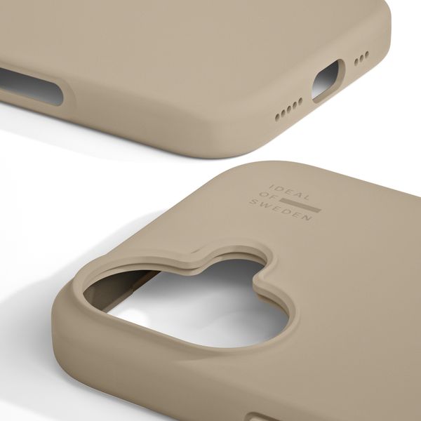 iDeal of Sweden Coque en silicone avec MagSafe Apple iPhone 16 - Beige