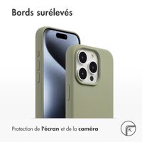 Accezz Coque Liquid Silicone avec MagSafe Apple iPhone 15 Pro Max - Cooper Green