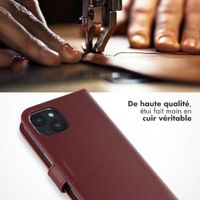 Selencia Étui portefeuille en cuir véritable Apple iPhone 13 - Burgundy