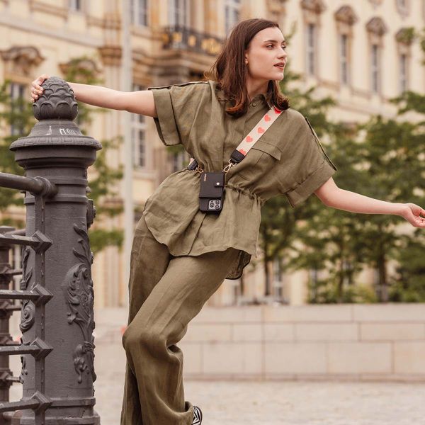 Dutchies Coque MagSafe avec porte-cartes Apple iPhone 13 Pro Max - Noir