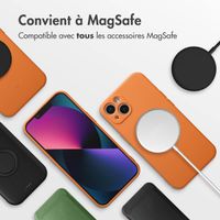 imoshion Coque Couleur avec MagSafe Apple iPhone 13 - Neon Orange