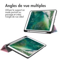 imoshion Coque tablette Trifold iPad 6 (2018) 9.7 pouces / iPad 5 (2017) 9.7 pouces / Air 2 (2014) / Air 1 (2013) - Sky