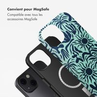 Selencia Coque arrière Vivid Tough avec MagSafe iPhone 13 - Tropical Vibes Light Blue