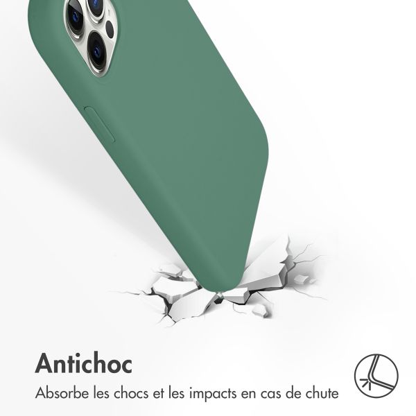 Accezz Coque Liquid Silicone avec MagSafe Apple iPhone 12 (Pro) - Vert foncé