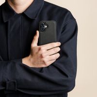 Accezz Coque arrière Edge avec MagSafe Apple iPhone 16 - Noir