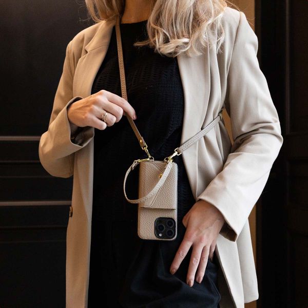 Selencia Coque de télephone Sera avec cordon et porte-cartes enveloppe Apple iPhone Air - Taupe