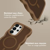 Selencia Coque arrière Wavy avec MagSafe Samsung Galaxy S25 Ultra - Mocha Brown