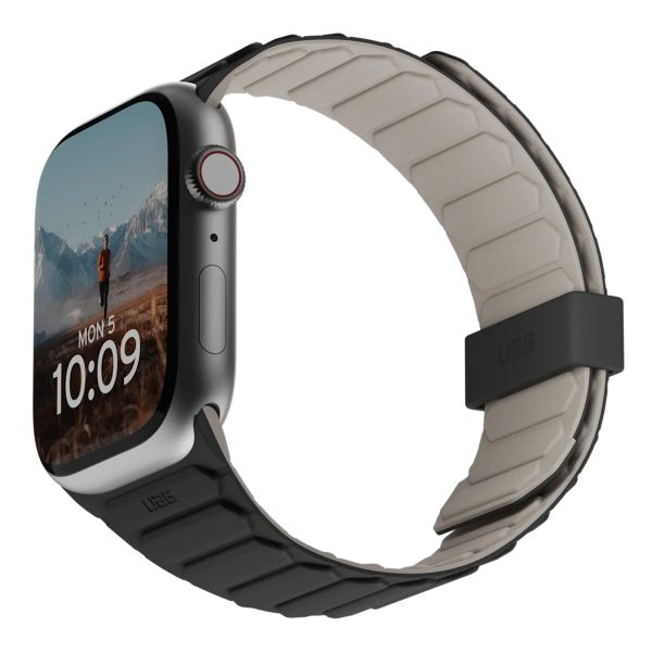 UAG Pathfinder | Bracelet en silicone réversible pour l'Apple Watch Series 1 à 10 / SE / Ultra (2) (44/45/46/49 mm) - Noir/Titane