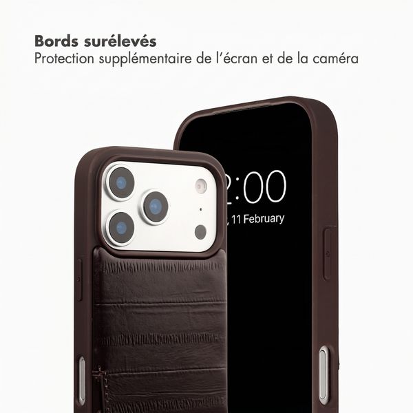 Selencia Nova coque arrière en cuir véritable avec porte-cartes Apple iPhone 17 Pro - Dark Chocolate