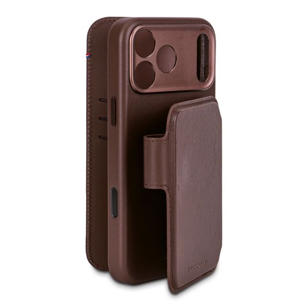 Decoded Portefeuille détachable 2 en 1 en cuir MagSafe Apple iPhone 17 Pro - Chocolate Brown