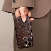 Selencia Coque arrière Croco avec MagSafe Apple iPhone 16 - Choco Brown