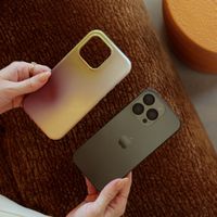 Selencia Coque arrière Vivid Samsung Galaxy S24 FE - Gradient Olive Dust