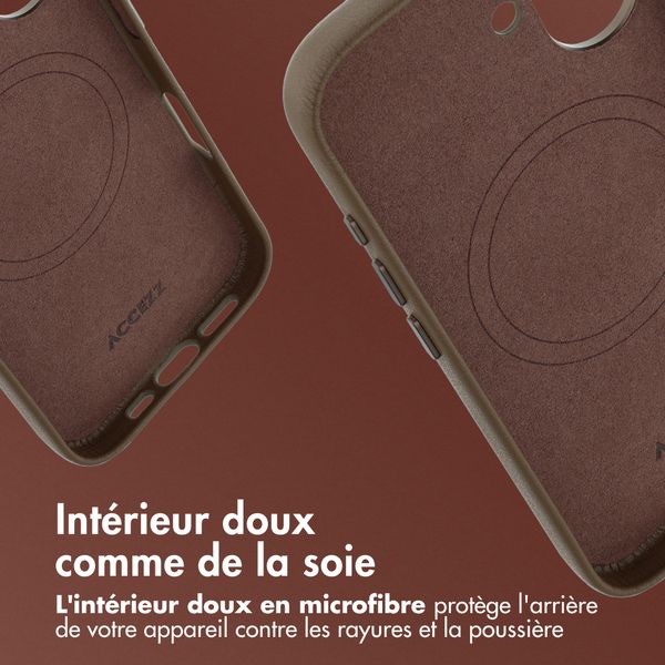 Accezz Coque arrière en cuir avec MagSafe Apple iPhone 16 - Marron café