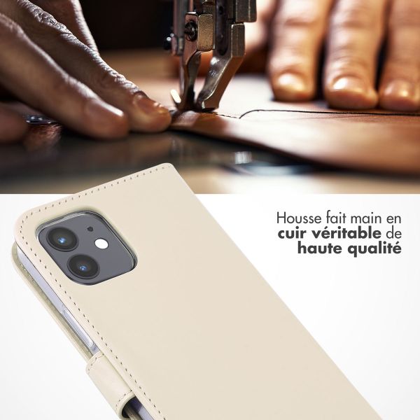 Selencia Étui portefeuille en cuir véritable Apple iPhone 12 (Pro) - Greige