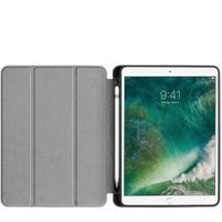 imoshion Coque tablette Design Trifold iPad 6 (2018) 9.7 pouces / iPad 5 (2017) 9.7 pouces / Air 2 (2014) / Air 1 (2013)