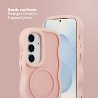 Selencia Coque arrière Wavy avec MagSafe Samsung Galaxy S24 / S25 - Soft Pink