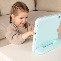 imoshion Coque kidsproof avec poignée Apple iPad 11 (2025) 11 pouces A16 / iPad 10 (2022) 10.9 pouces - Soft Blue