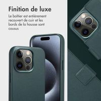 Accezz Étui de télephone portefeuille en cuir 2-en-1 avec MagSafe Apple iPhone 15 Pro - Cedar Green