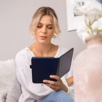imoshion Étui de liseuse portefeuille en cuir végan Kobo Clara HD - Bleu foncé