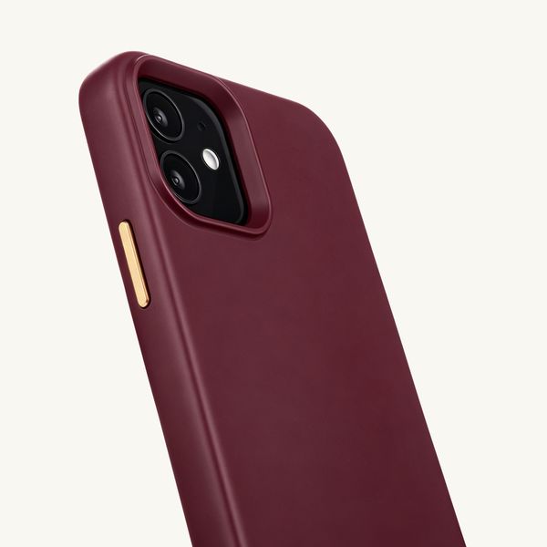 Selencia Coque arrière Rivièra avec MagSafe avec crochets amovibles iPhone 12 / 12 Pro - Bold Burgundy
