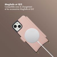 Selencia Étui Riva avec MagSafe et cordon de téléphone Apple iPhone 14 / 13 - Old Pink