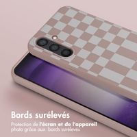 Selencia Coque design en silicone avec cordon amovible Samsung Galaxy S23 FE - Irregular Check Sand Pink