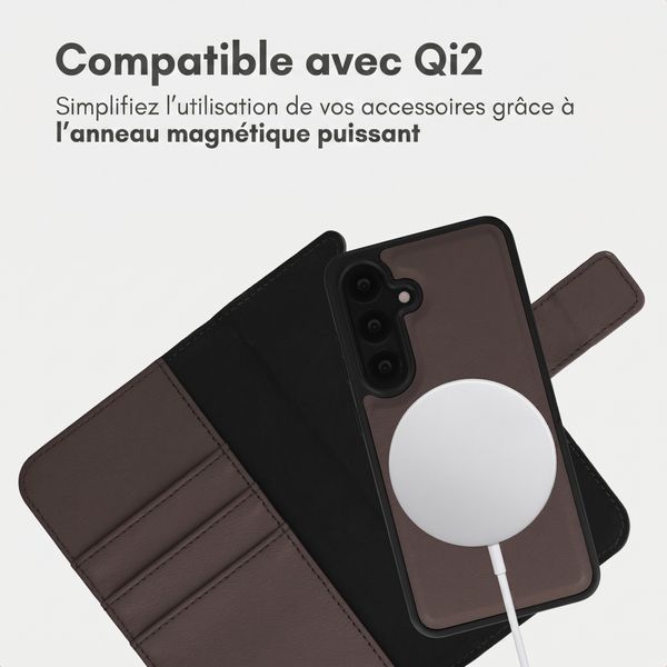 imoshion Étui portefeuille luxe 2-en-1 amovible Samsung Galaxy S25 - Marron