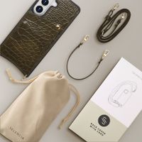 Selencia Coque de télephone Nova Croco avec cordon et porte-cartes Samsung Galaxy S26 - Dark Olive