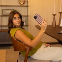 Selencia Coque arrière Vivid avec MagSafe Apple iPhone 15 - Pied-de-Poule