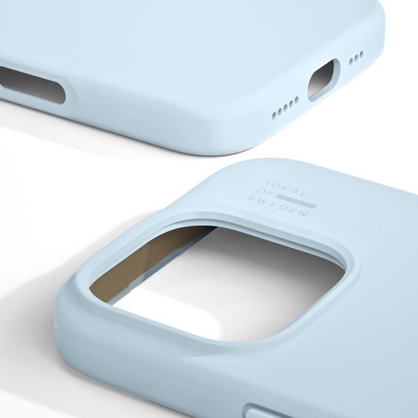 iDeal of Sweden Coque en silicone avec MagSafe Apple iPhone 16 Pro Max - Light Blue