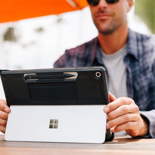 UAG Coque Scout Handstrap Microsoft Surface Pro 12 - Black
