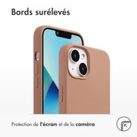 Accezz Coque Liquid Silicone avec MagSafe Apple iPhone 14 / 13 - Lichtbruin
