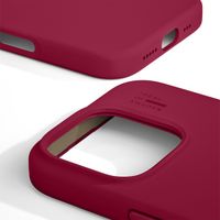 iDeal of Sweden Coque Silicone iPhone 16 Pro - Cranberry