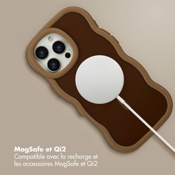 Selencia Coque arrière Wavy avec MagSafe Apple iPhone 16 Pro Max - Mocha Brown