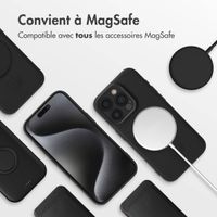 imoshion Coque Couleur avec MagSafe Apple iPhone 15 Pro - Noir
