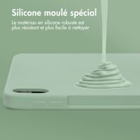 Accezz Coque Liquid Silicone avec porte-stylet Apple iPad Air 11 pouces (2025) M3 / (2024) M2 / Air 5 (2022) / Air 4 (2020) - Vert clair