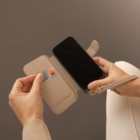 Selencia Étui Riva avec MagSafe et cordon de téléphone Apple iPhone 15 - Beige