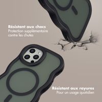 Selencia Coque arrière Wavy avec MagSafe Apple iPhone 12 (Pro) - Noir