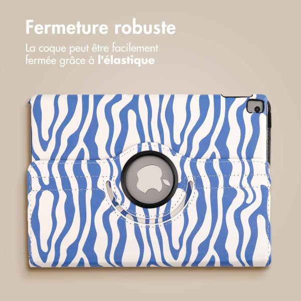 imoshion Coque tablette Design rotatif à 360° Apple iPad 9 (2021) 10.2 pouces / iPad 8 (2020) 10.2 pouces / iPad 7 (2019) 10.2 pouces - White Blue Stripes