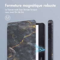 imoshion Design Slim Hard Sleepcover avec support pour Kobo Libra 2 / Tolino Vision 6 - Black Marble