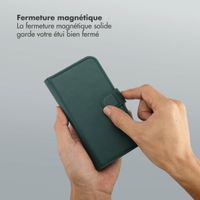Selencia Étui portefeuille amovible Olyn avec MagSafe Apple iPhone 16 Pro - Vert