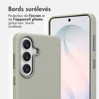 Accezz Coque arrière en cuir avec MagSafe Samsung Galaxy S26 - Light Grey