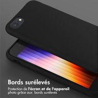 Selencia Coque silicone avec cordon amovible iPhone SE (2022 / 2020) / 8 / 7 - Noir