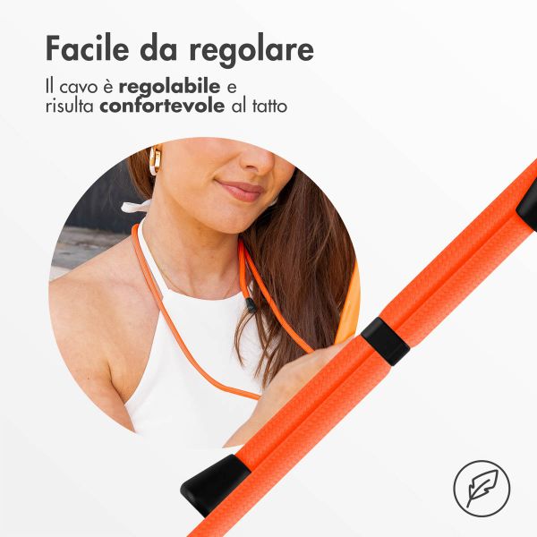 imoshion Coque en silicone avec cordon Apple iPhone 13 - Orange