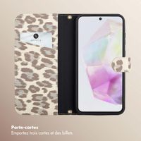Selencia Étui de télephone portefeuille imprimé léopard Sabi Samsung Galaxy A35 - Soft Ivory