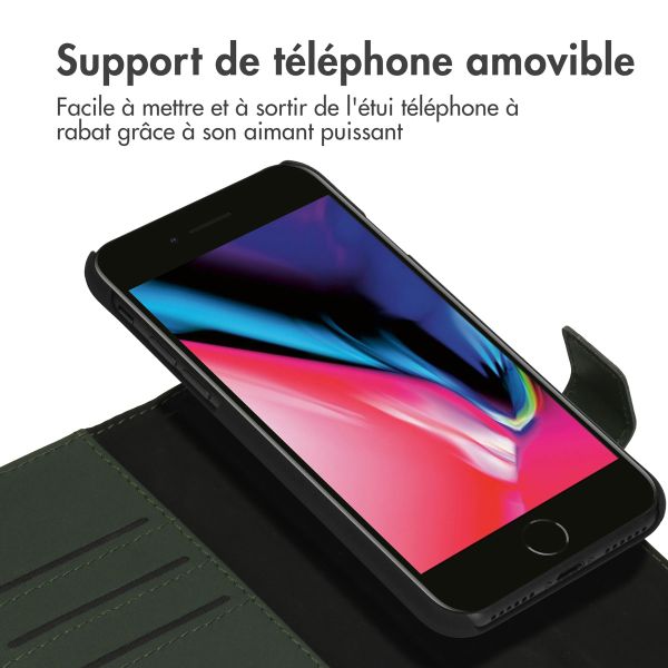 Accezz Étui de téléphone portefeuille en cuir de qualité supérieure 2 en 1 Apple iPhone SE (2022 / 2020) / 8 / 7 / 6(s) - Vert