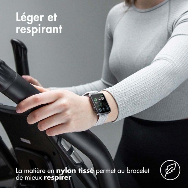 imoshion Bande élastique en nylon Apple Watch Series 1-9 / SE - 38/40/41 mm / Series 10 - 42 mm - Gris clair