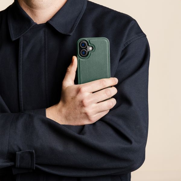 Accezz Coque arrière Edge avec MagSafe Apple iPhone 16 - Vert