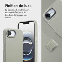 Accezz Étui de télephone portefeuille en cuir 2-en-1 avec MagSafe Apple iPhone 16e - Light Grey